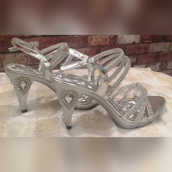 Silver shoes - Picture 11 of 16